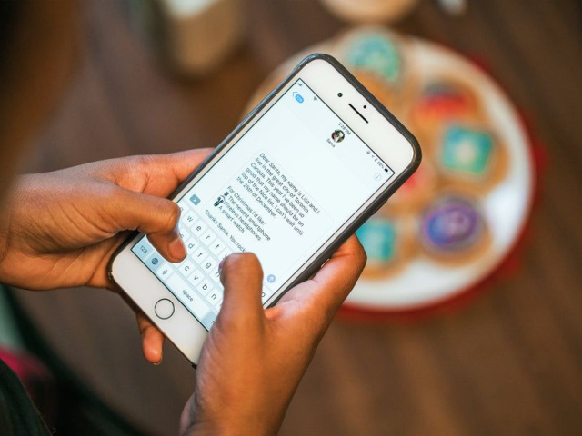 Burst.shopify.com photos, texting-santa-wish-list