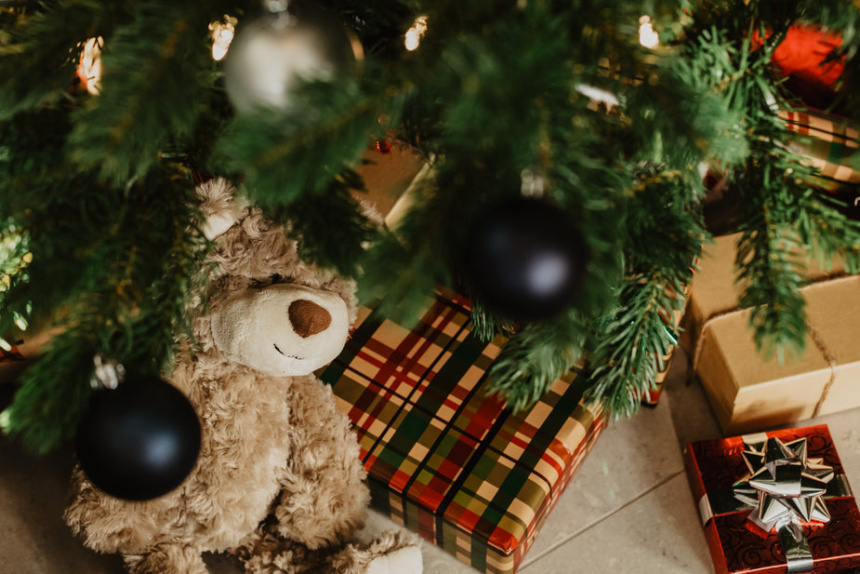 bear-and-gifts-under-christmas-tree