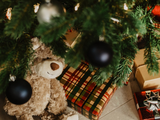 bear-and-gifts-under-christmas-tree