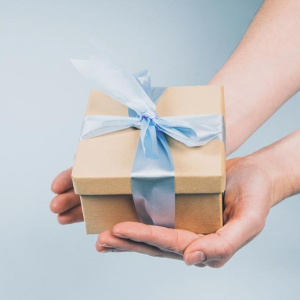 burst-nicole-de-khors-gift-package-in-hand